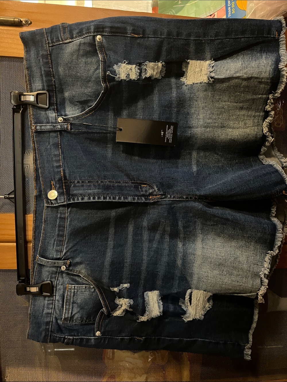 Women’s 3xl Denim distressed shorts.